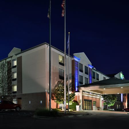 Holiday Inn Express Hotel & Suites Milwaukee-New Berlin By Ihg Bagian luar foto