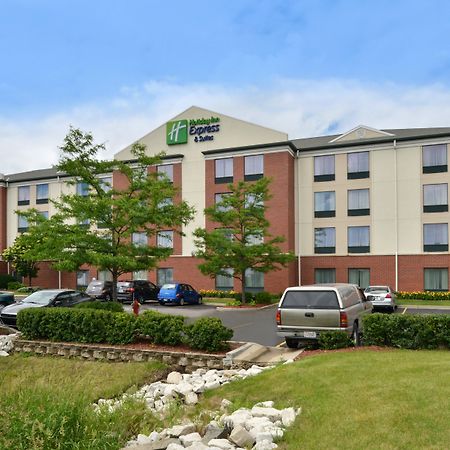 Holiday Inn Express Hotel & Suites Milwaukee-New Berlin By Ihg Bagian luar foto