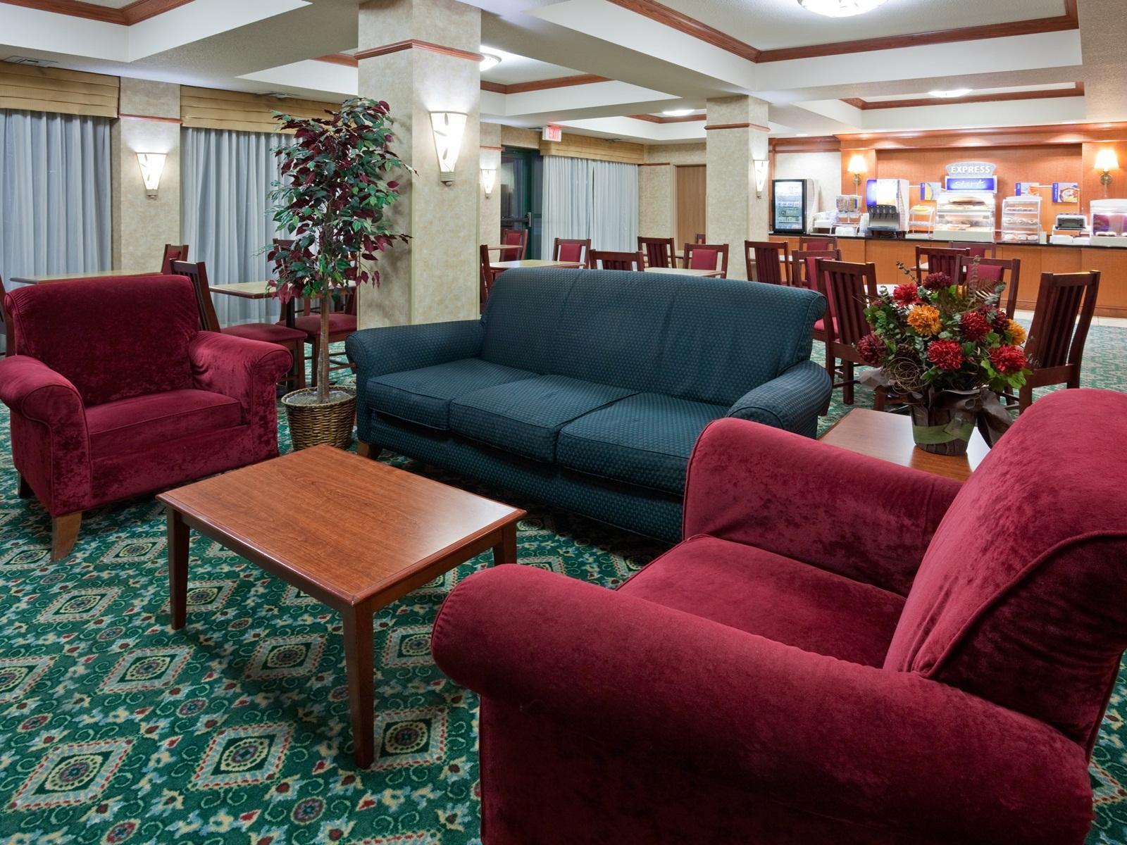 Holiday Inn Express Hotel & Suites Milwaukee-New Berlin By Ihg Bagian luar foto