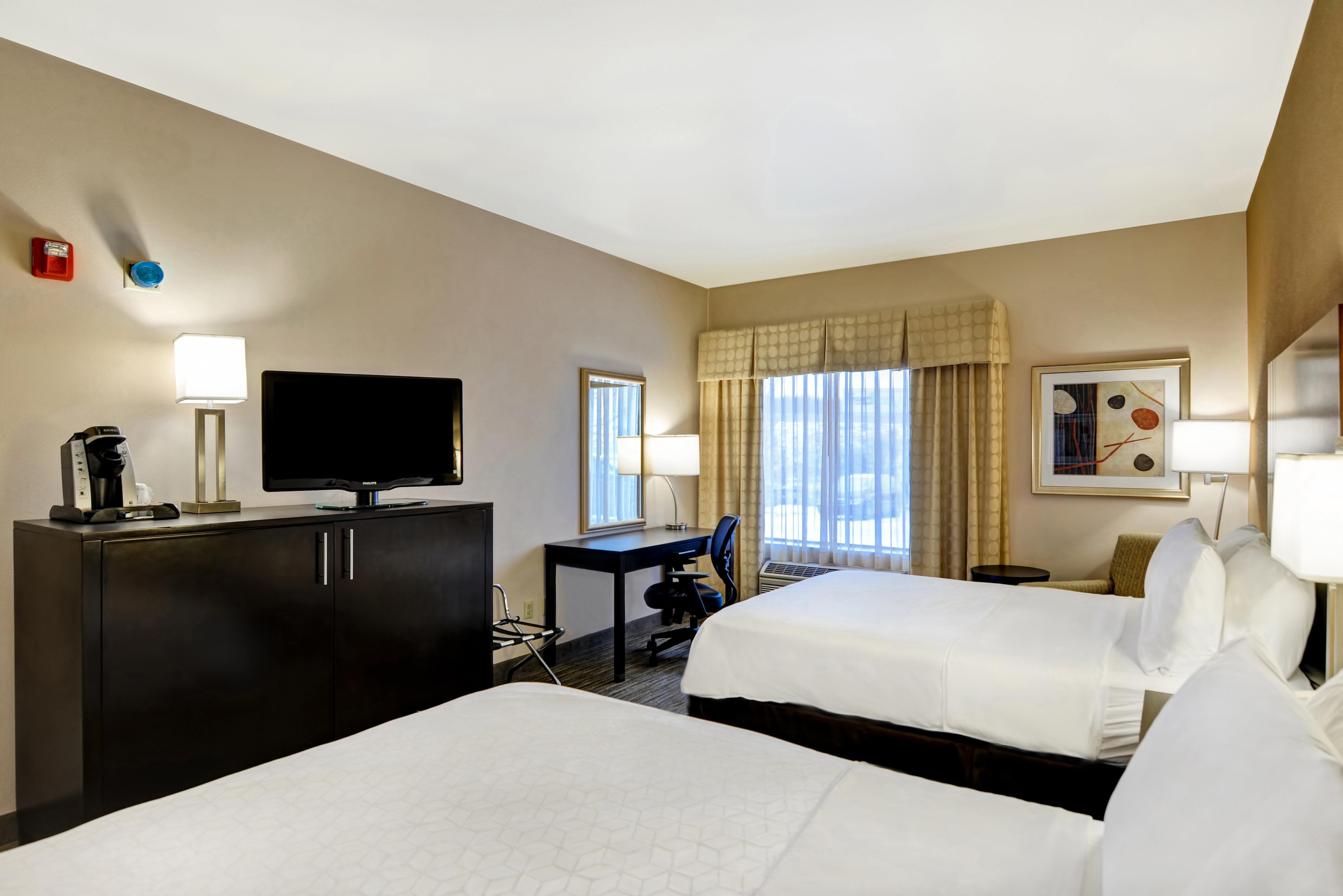 Holiday Inn Express Hotel & Suites Milwaukee-New Berlin By Ihg Bagian luar foto