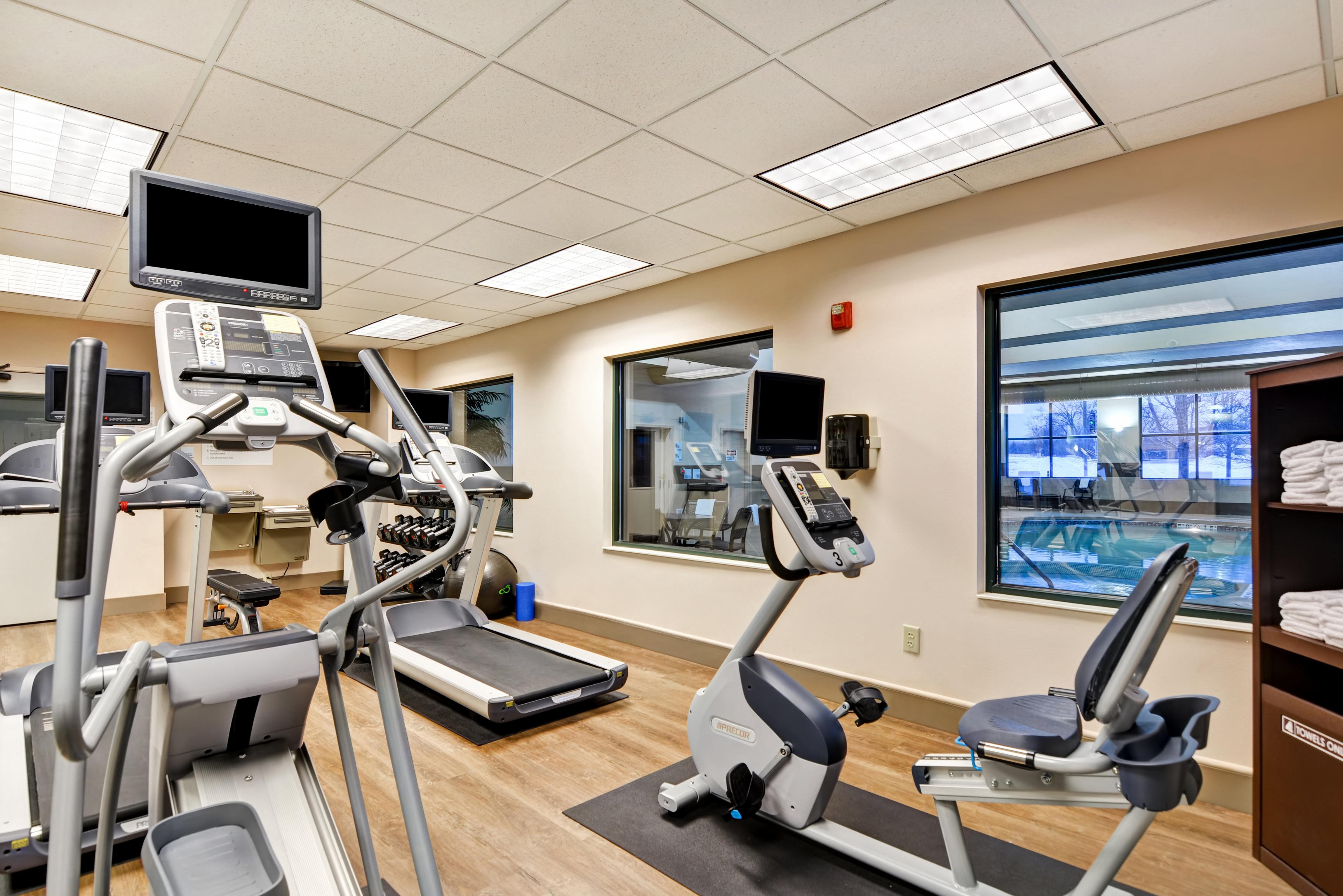 Holiday Inn Express Hotel & Suites Milwaukee-New Berlin By Ihg Bagian luar foto