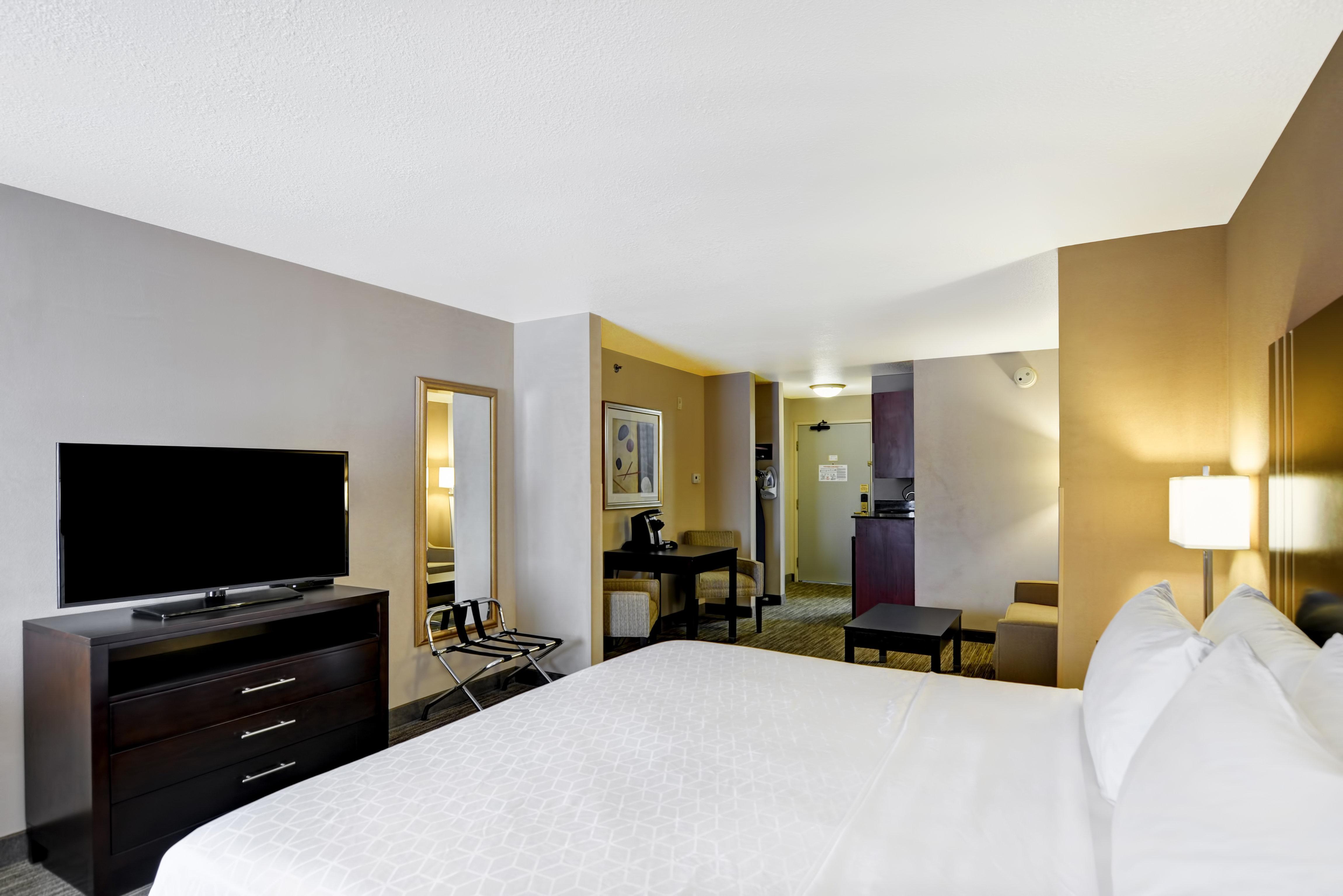Holiday Inn Express Hotel & Suites Milwaukee-New Berlin By Ihg Bagian luar foto