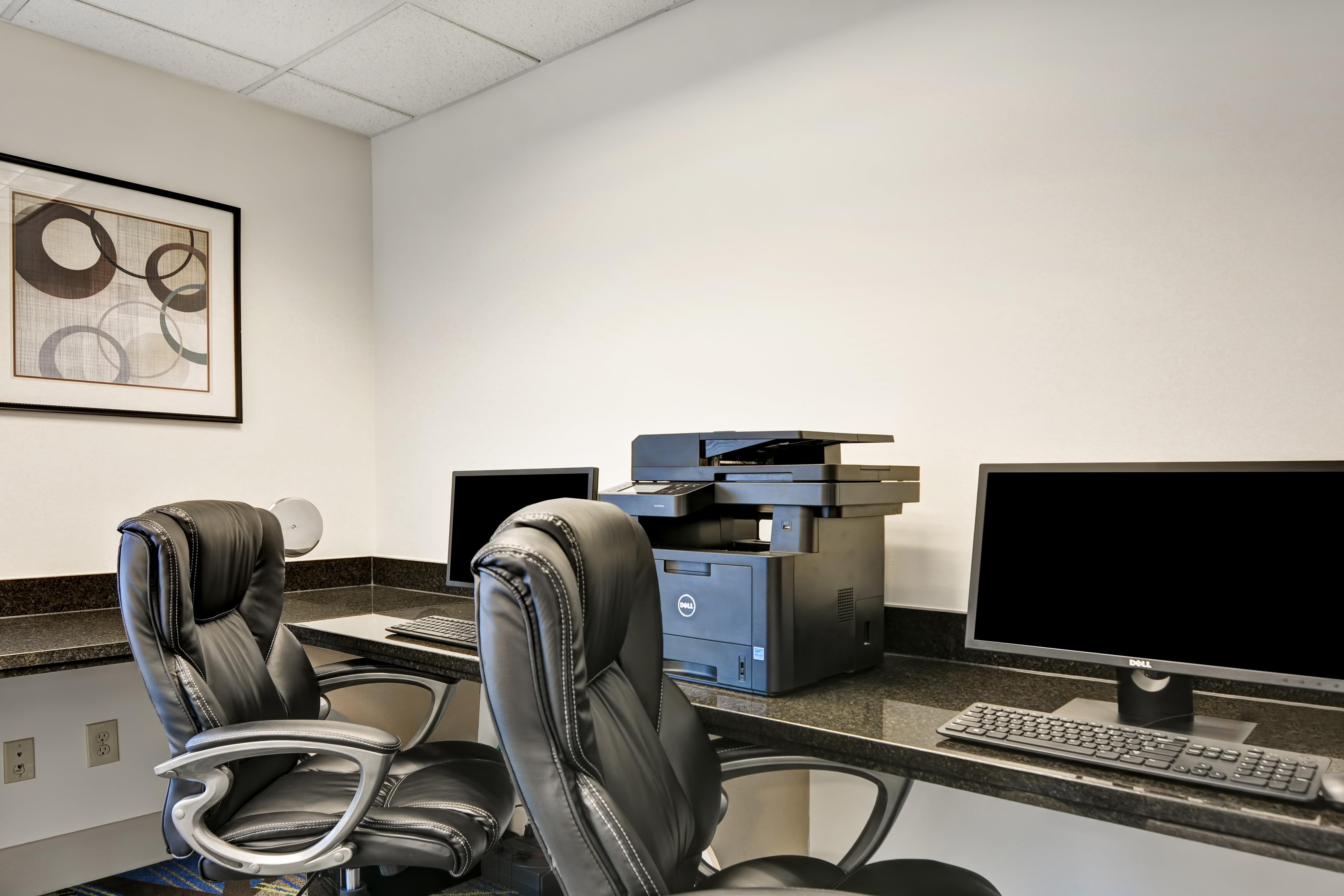 Holiday Inn Express Hotel & Suites Milwaukee-New Berlin By Ihg Bagian luar foto