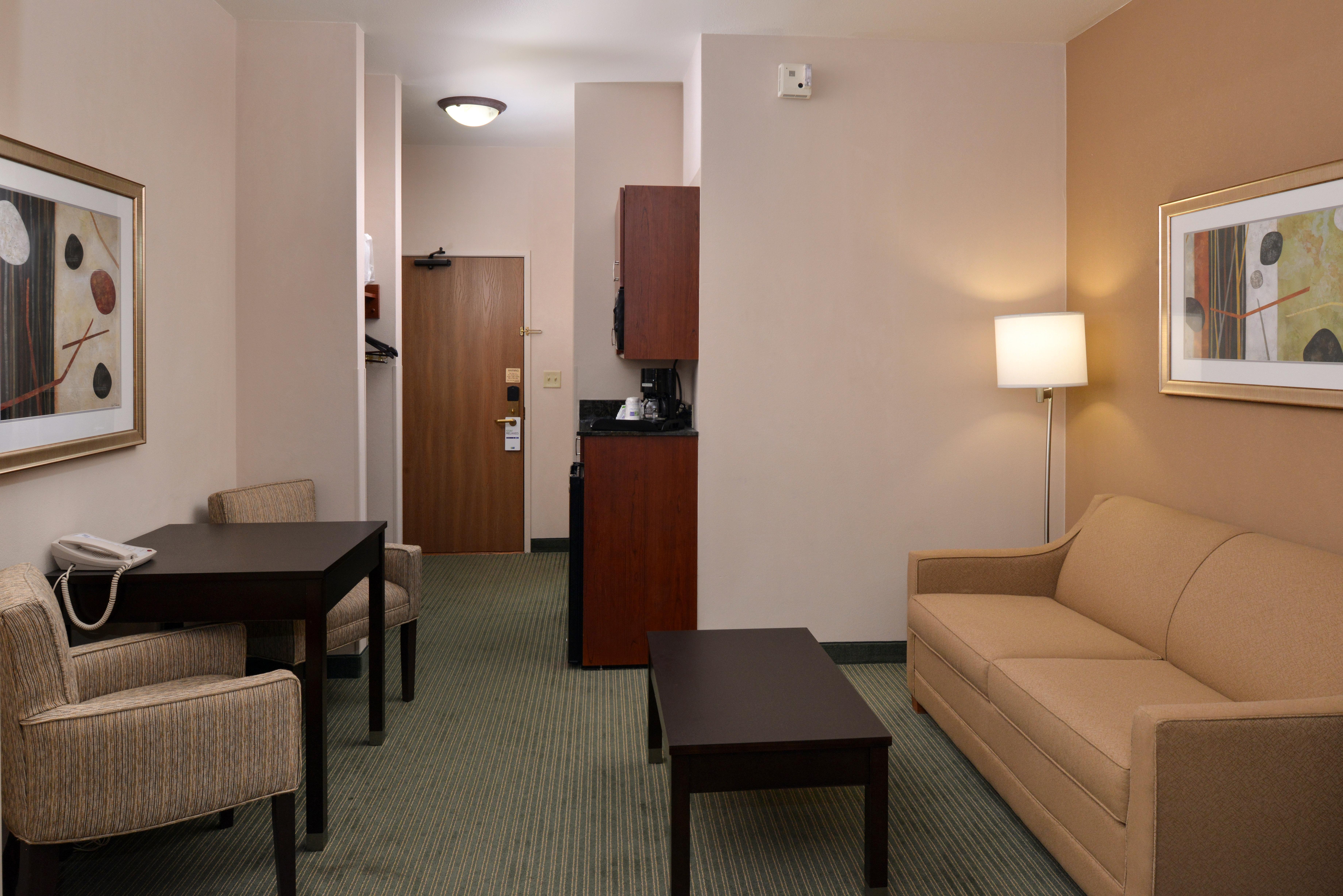 Holiday Inn Express Hotel & Suites Milwaukee-New Berlin By Ihg Bagian luar foto
