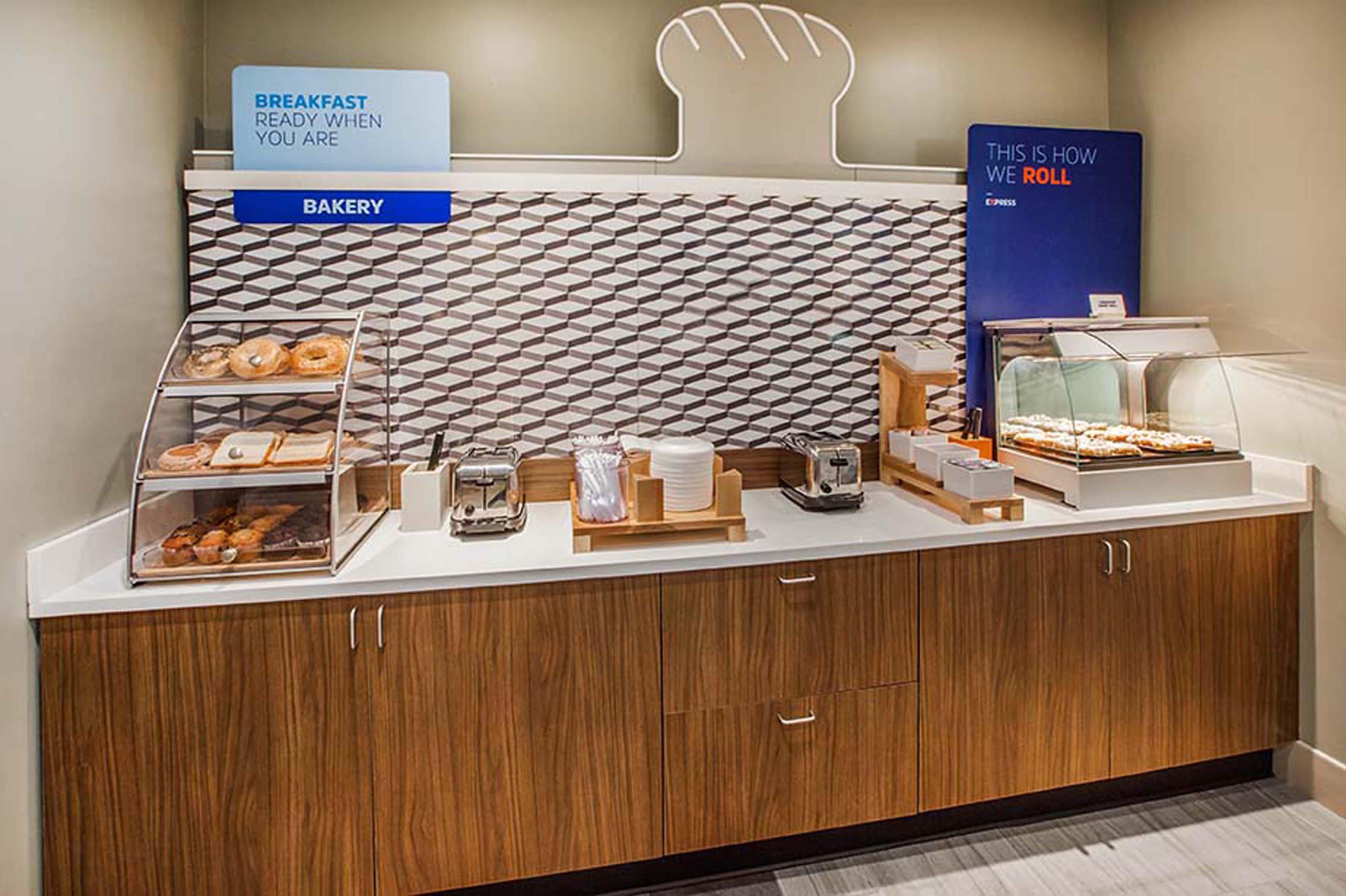 Holiday Inn Express Hotel & Suites Milwaukee-New Berlin By Ihg Bagian luar foto