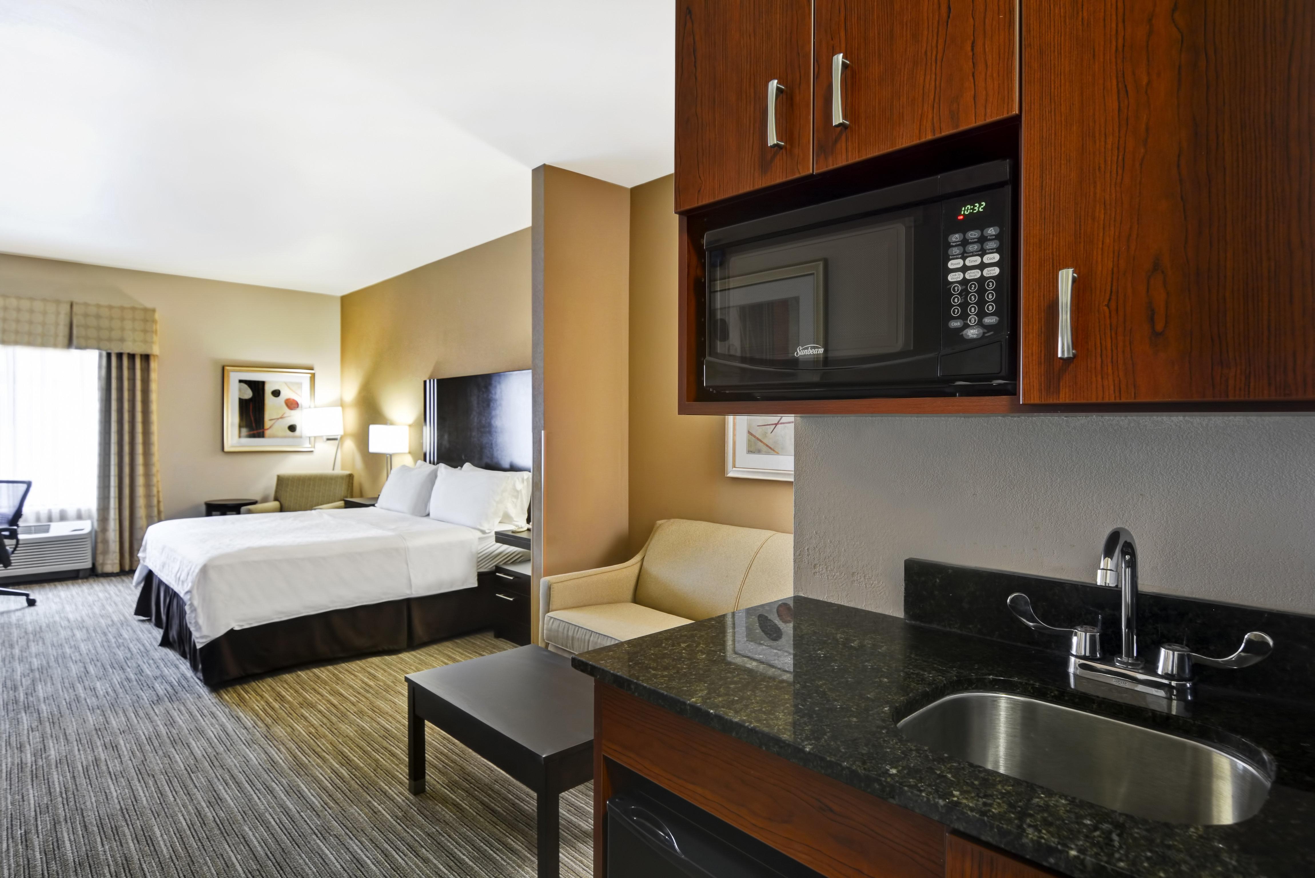 Holiday Inn Express Hotel & Suites Milwaukee-New Berlin By Ihg Bagian luar foto