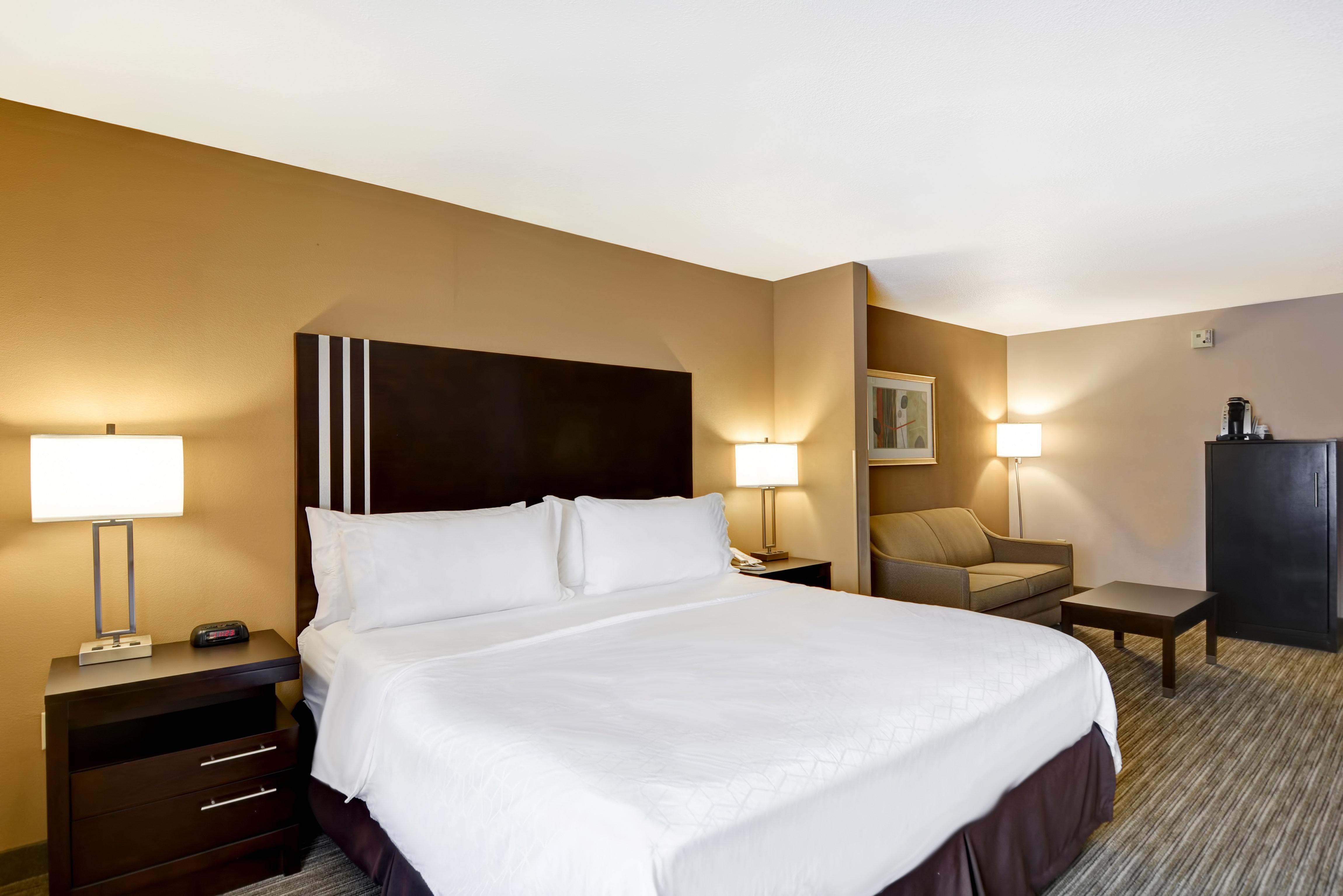 Holiday Inn Express Hotel & Suites Milwaukee-New Berlin, An Ihg Hotel Bagian luar foto