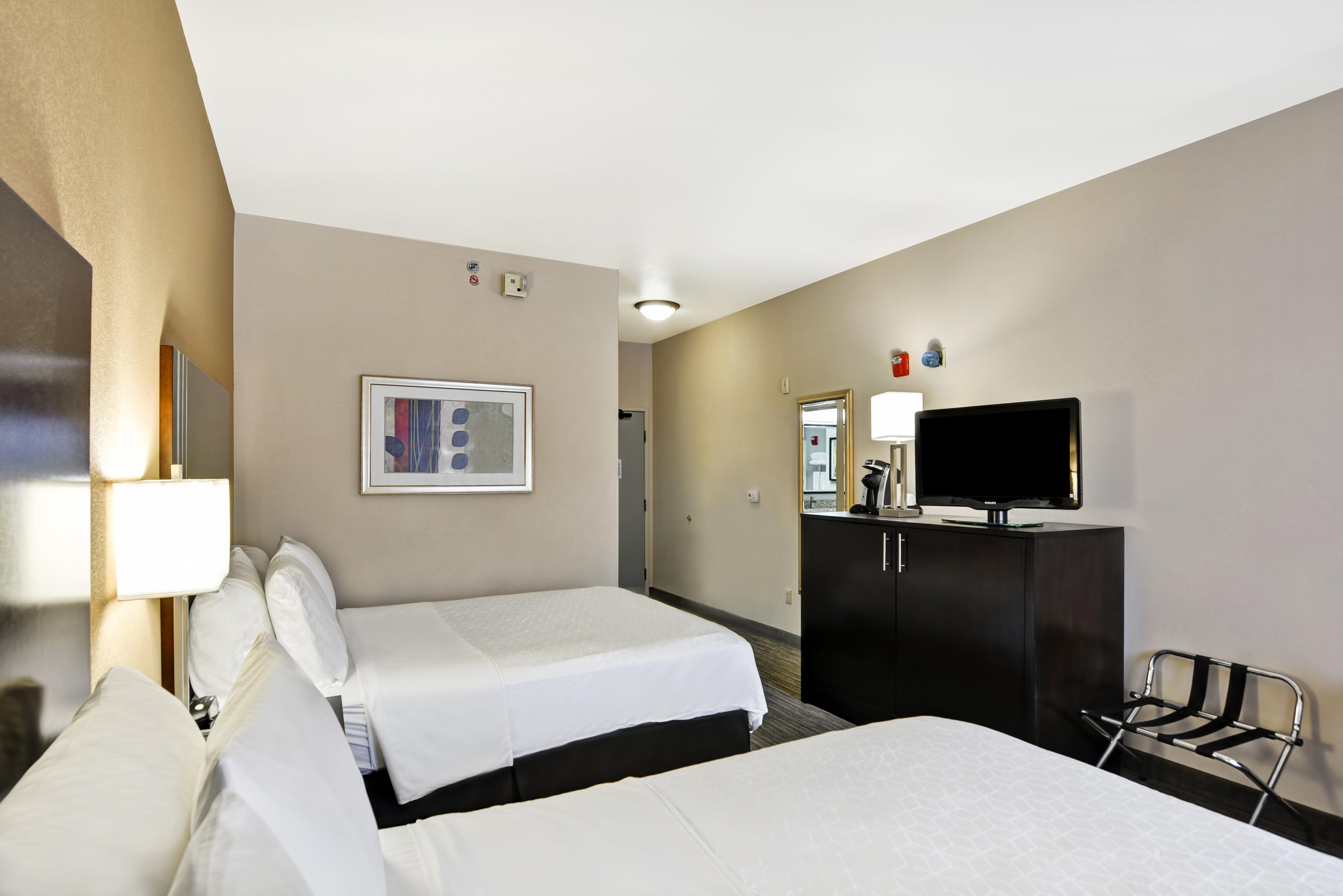 Holiday Inn Express Hotel & Suites Milwaukee-New Berlin By Ihg Bagian luar foto