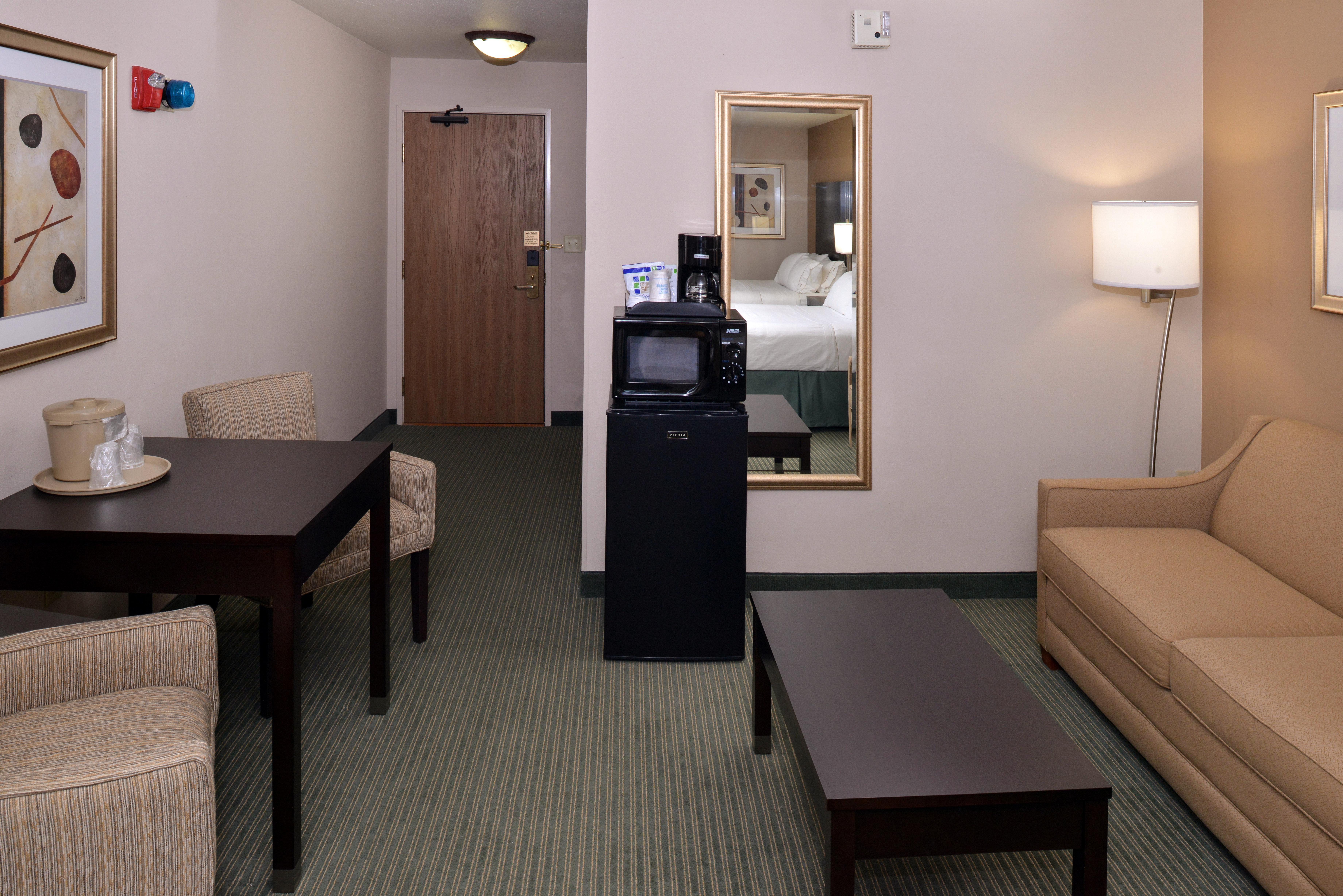 Holiday Inn Express Hotel & Suites Milwaukee-New Berlin By Ihg Bagian luar foto
