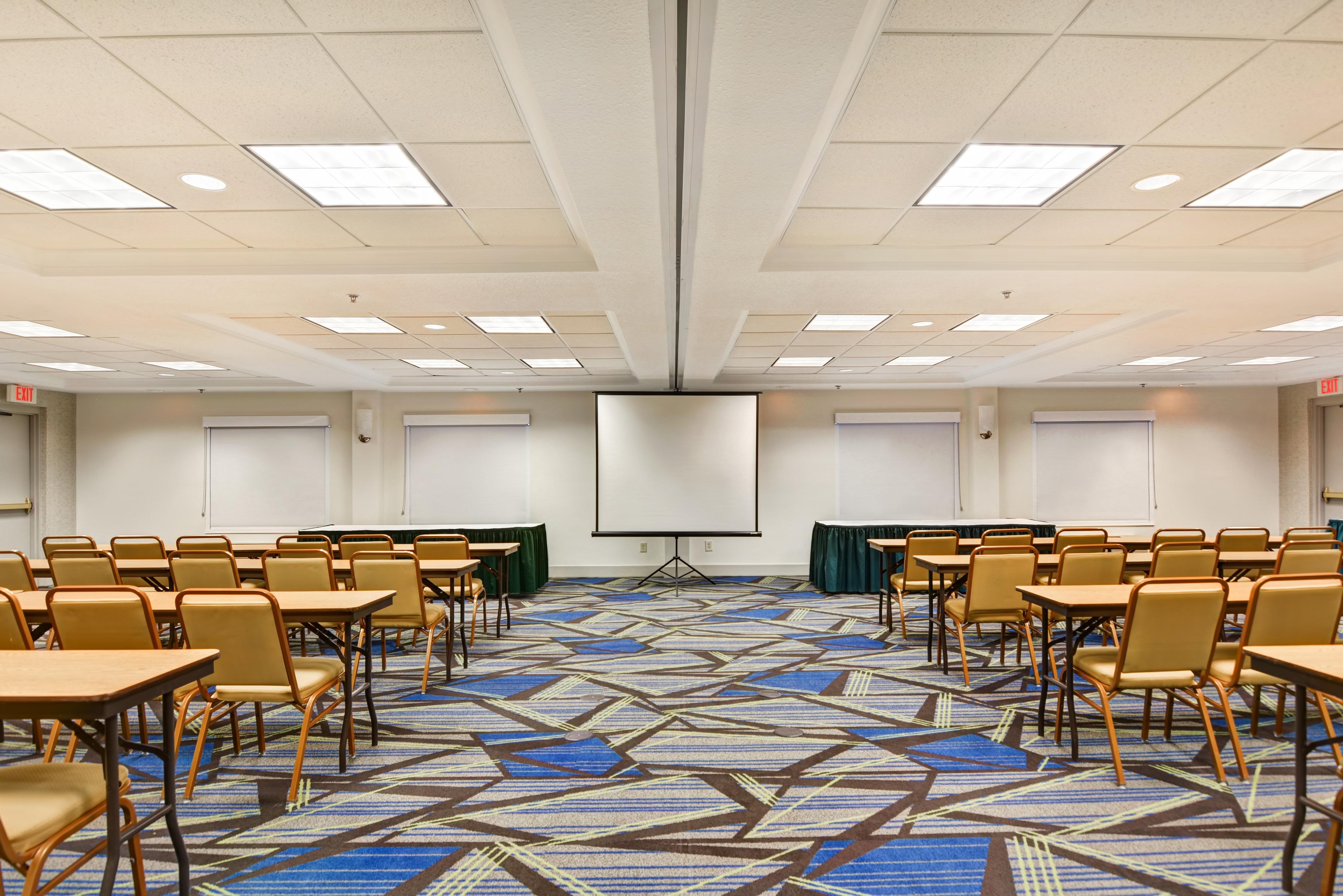 Holiday Inn Express Hotel & Suites Milwaukee-New Berlin By Ihg Bagian luar foto