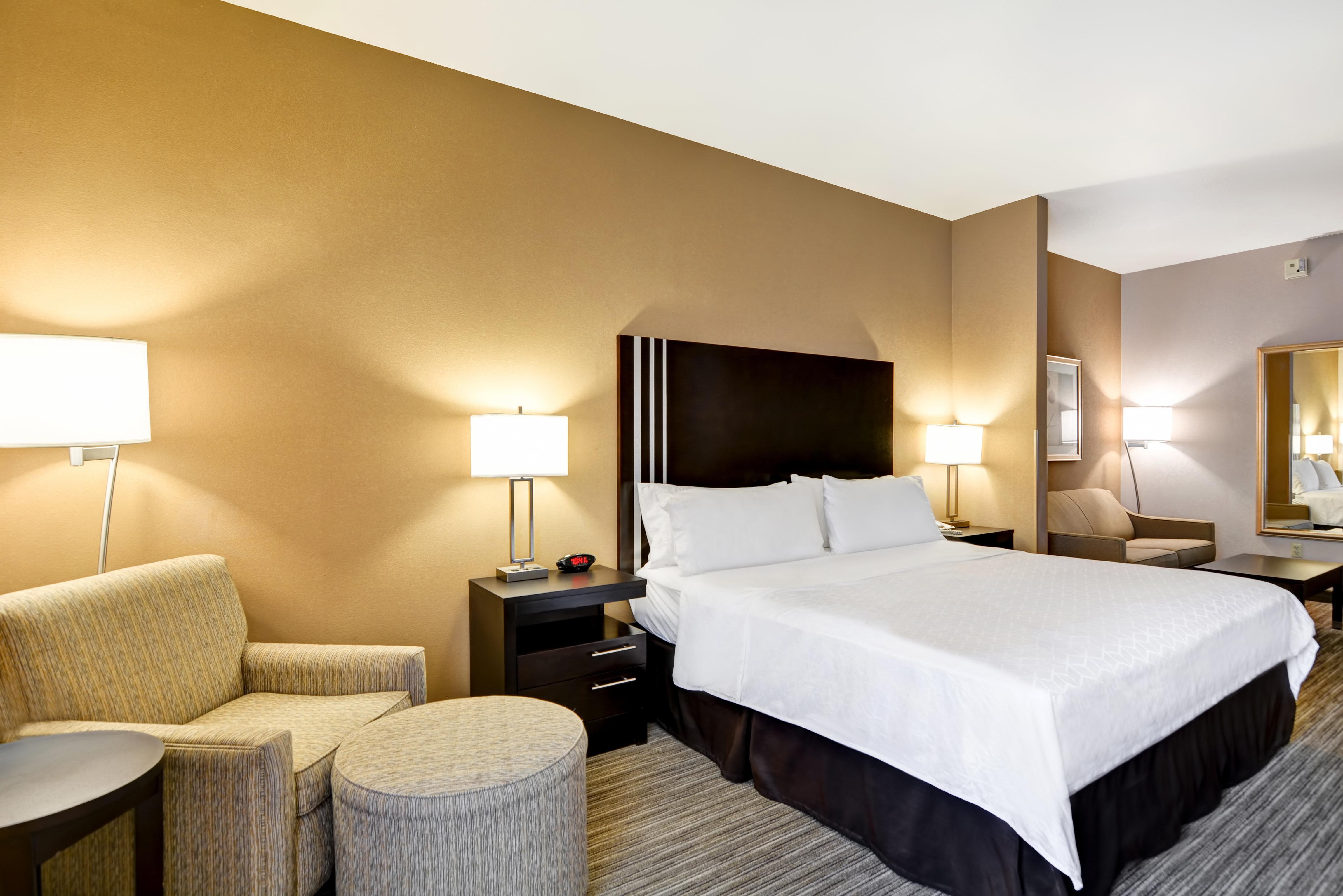 Holiday Inn Express Hotel & Suites Milwaukee-New Berlin By Ihg Bagian luar foto
