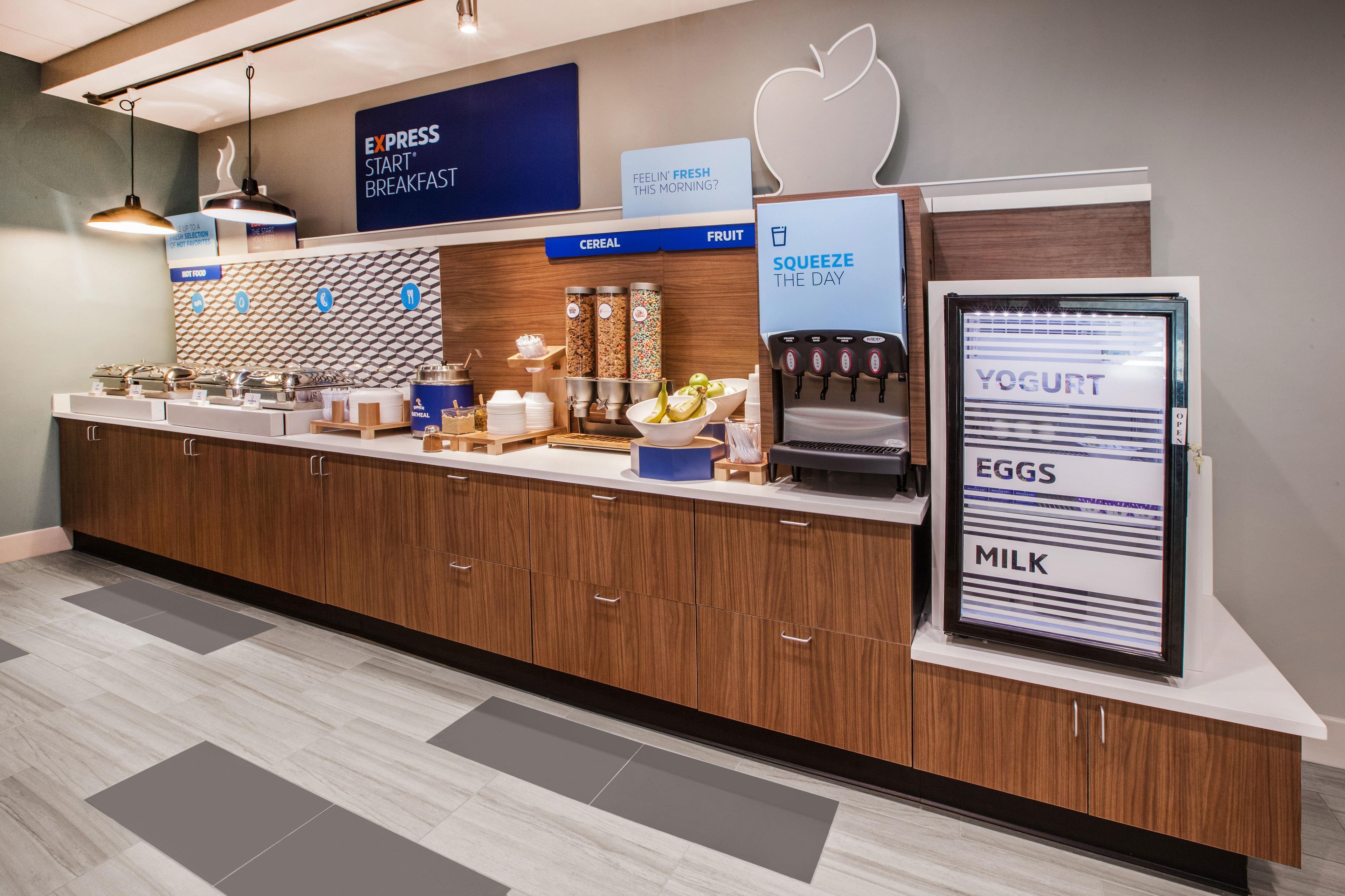 Holiday Inn Express Hotel & Suites Milwaukee-New Berlin By Ihg Bagian luar foto