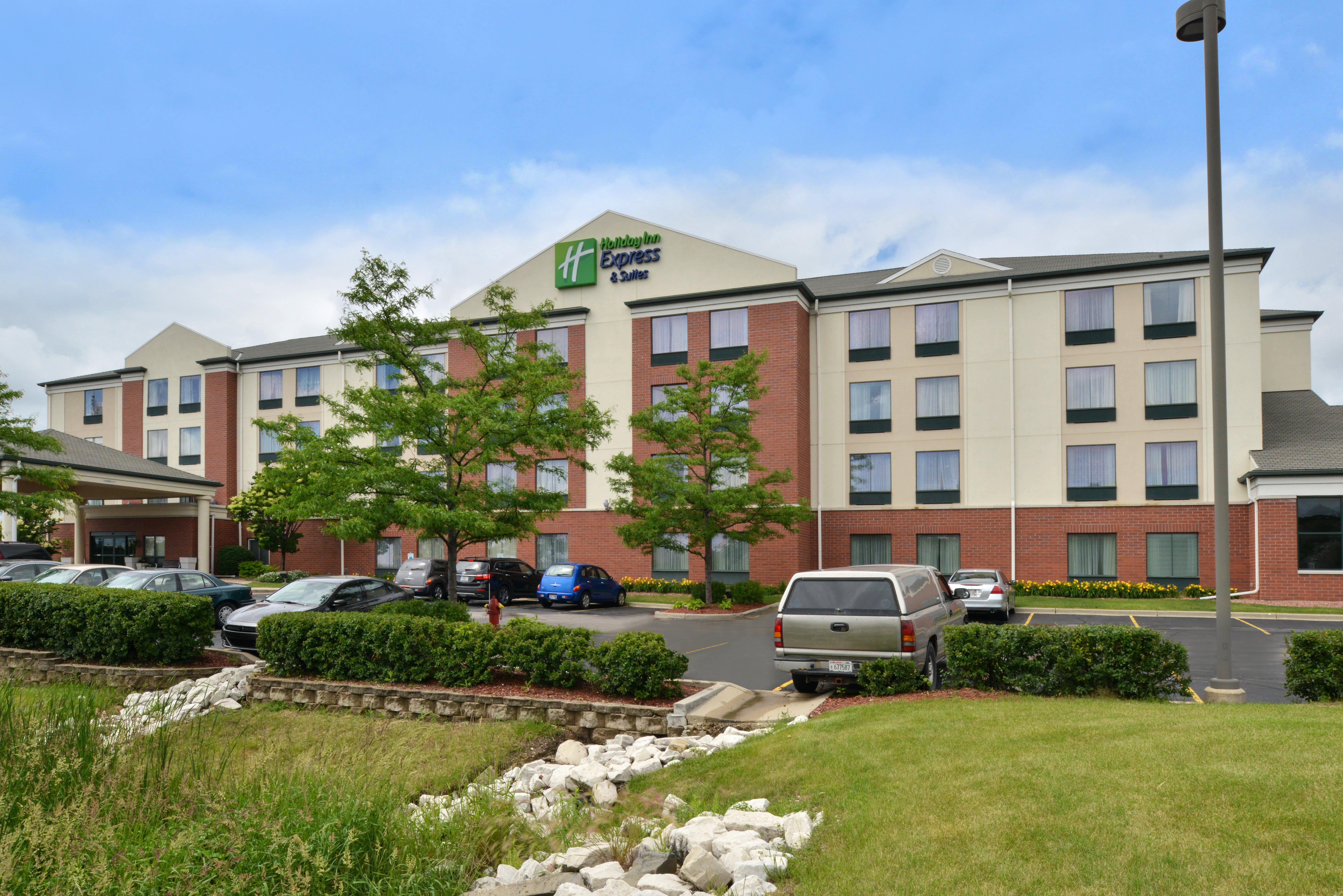Holiday Inn Express Hotel & Suites Milwaukee-New Berlin By Ihg Bagian luar foto