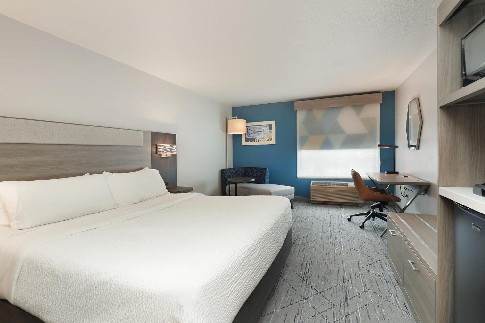 Holiday Inn Express Hotel & Suites Milwaukee-New Berlin By Ihg Bagian luar foto