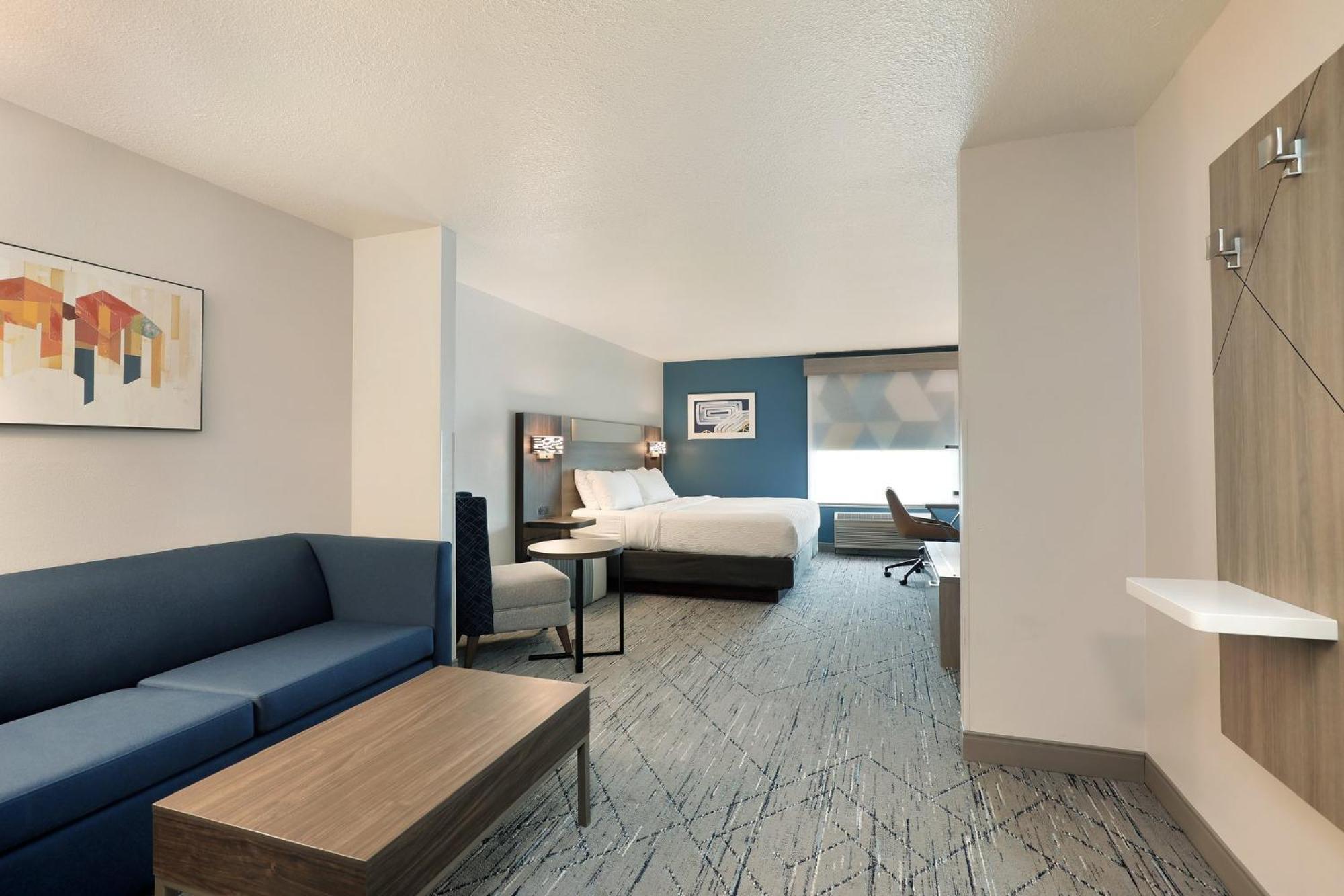 Holiday Inn Express Hotel & Suites Milwaukee-New Berlin By Ihg Bagian luar foto