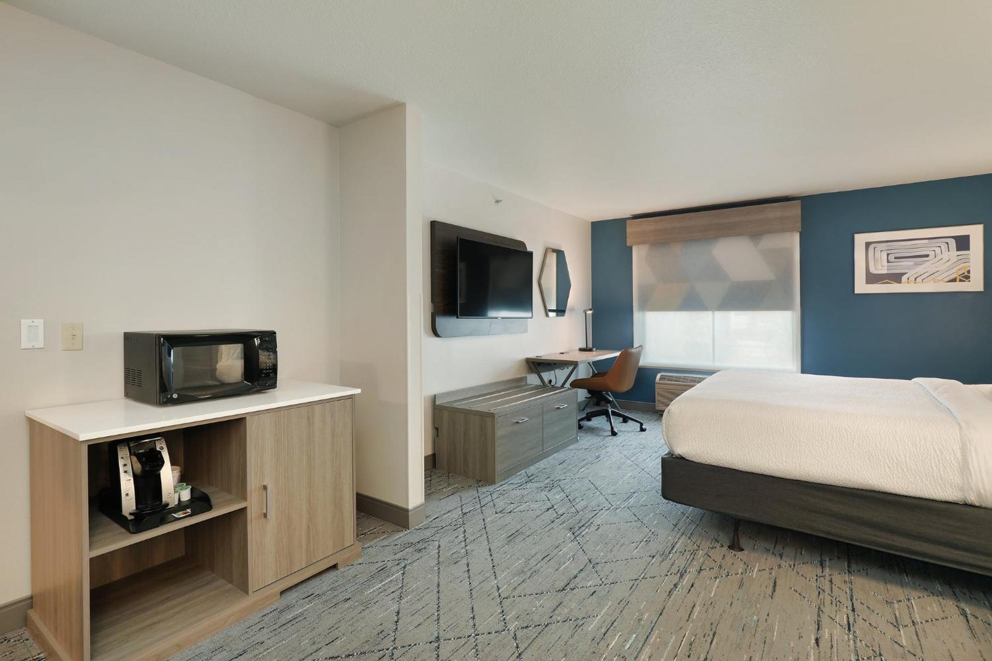 Holiday Inn Express Hotel & Suites Milwaukee-New Berlin By Ihg Bagian luar foto