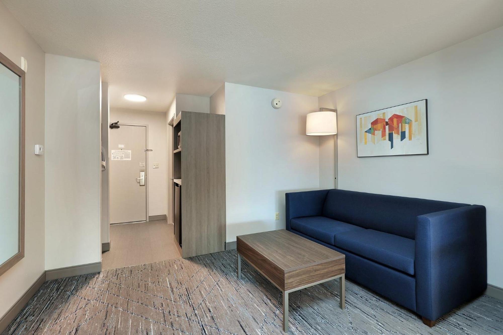 Holiday Inn Express Hotel & Suites Milwaukee-New Berlin By Ihg Bagian luar foto