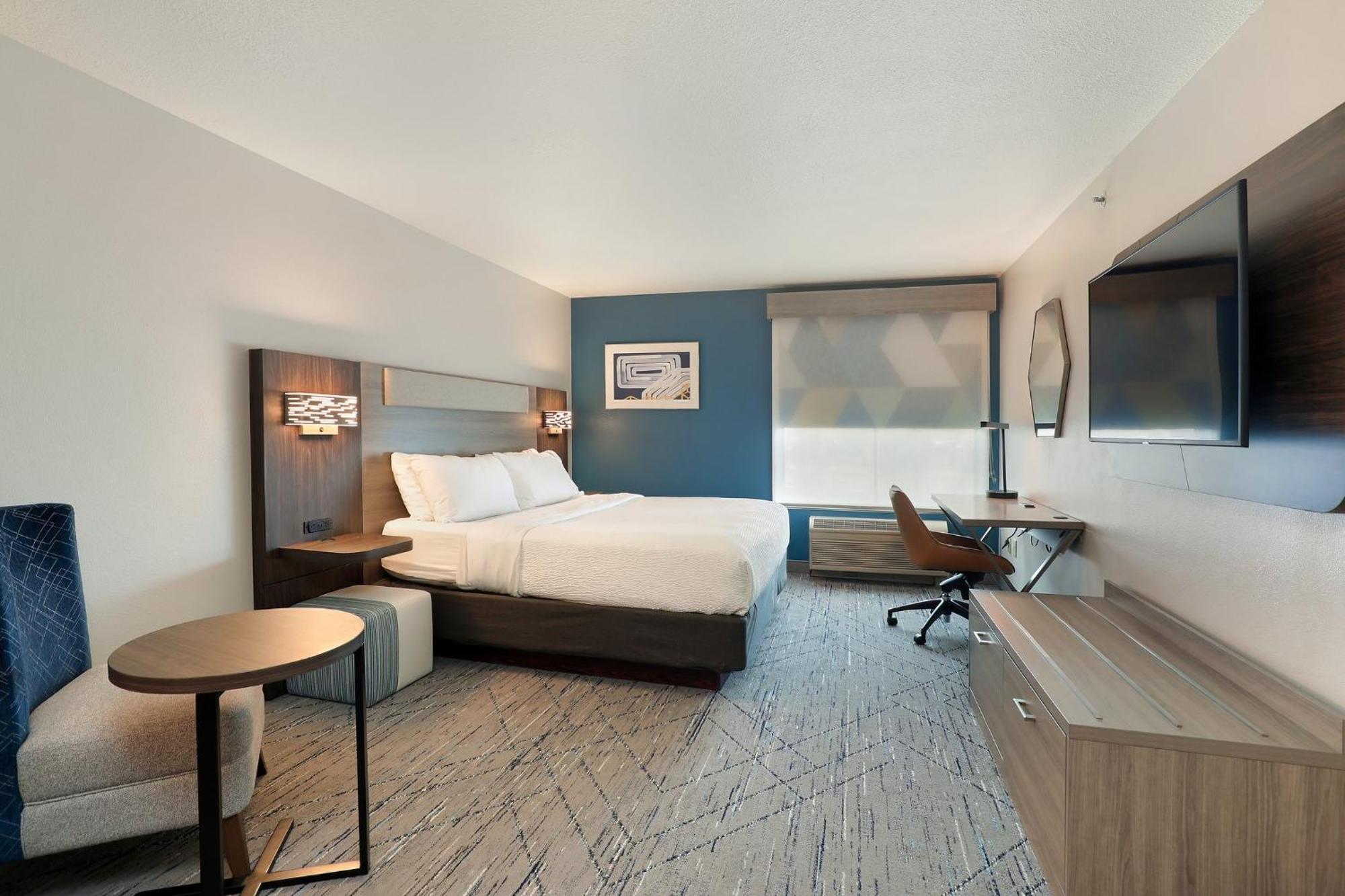 Holiday Inn Express Hotel & Suites Milwaukee-New Berlin By Ihg Bagian luar foto