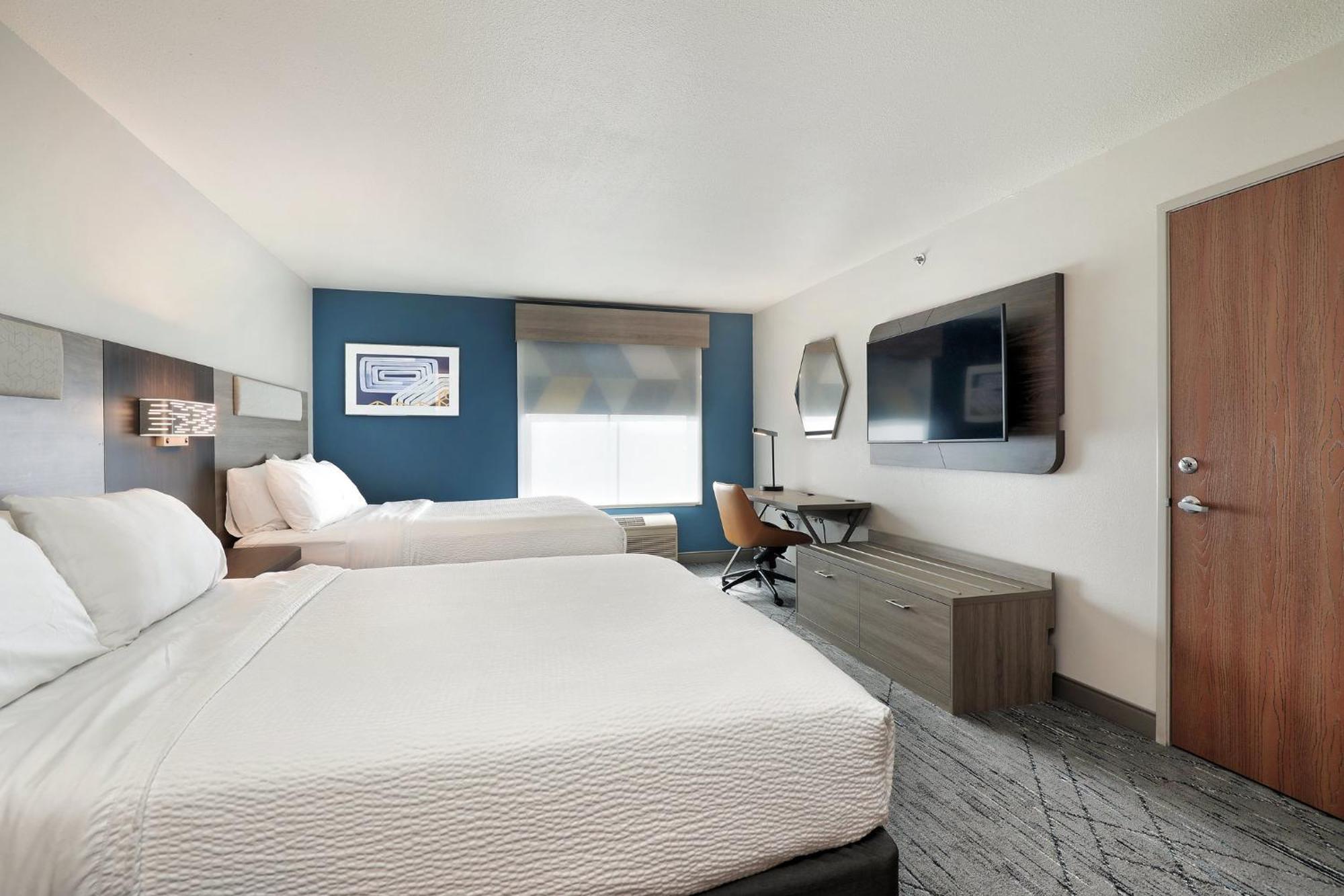 Holiday Inn Express Hotel & Suites Milwaukee-New Berlin By Ihg Bagian luar foto