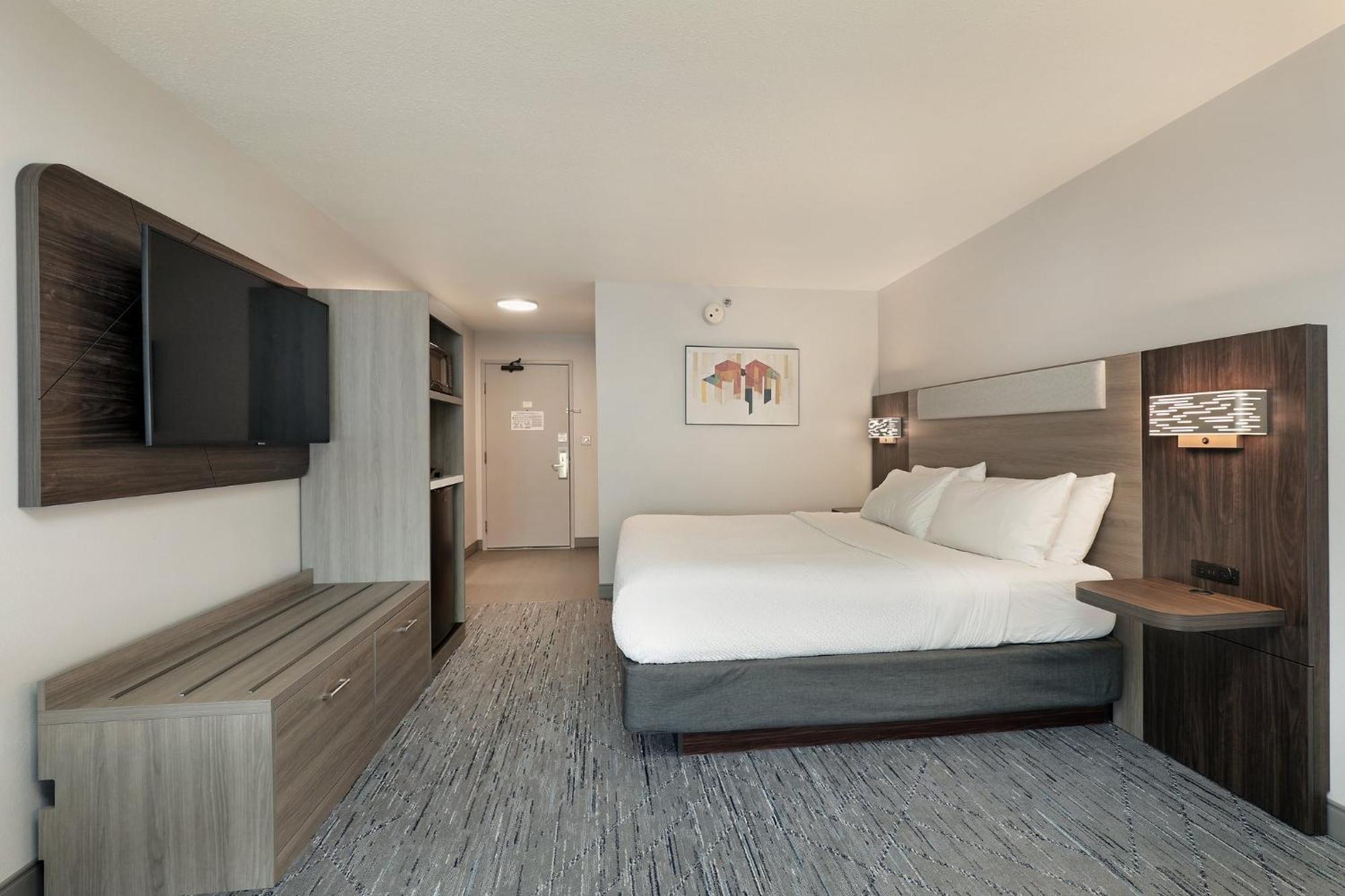 Holiday Inn Express Hotel & Suites Milwaukee-New Berlin By Ihg Bagian luar foto