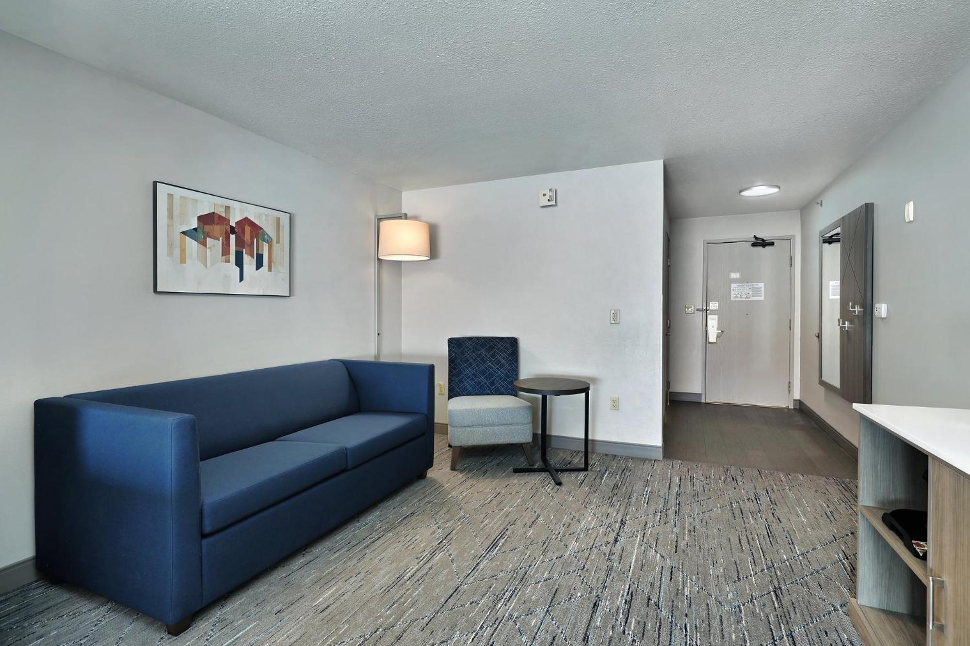 Holiday Inn Express Hotel & Suites Milwaukee-New Berlin By Ihg Bagian luar foto