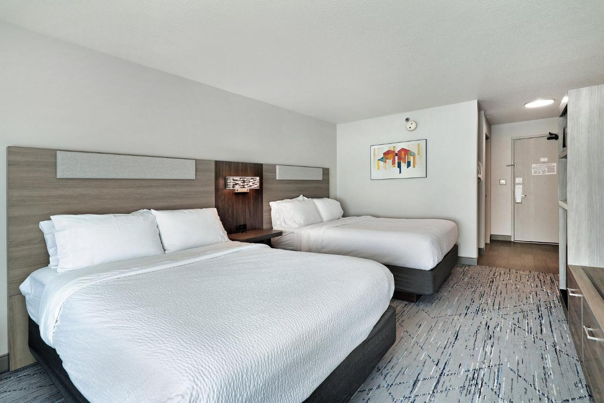 Holiday Inn Express Hotel & Suites Milwaukee-New Berlin By Ihg Bagian luar foto