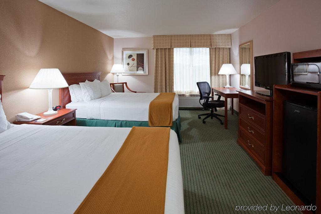 Holiday Inn Express Hotel & Suites Milwaukee-New Berlin, An Ihg Hotel Bagian luar foto